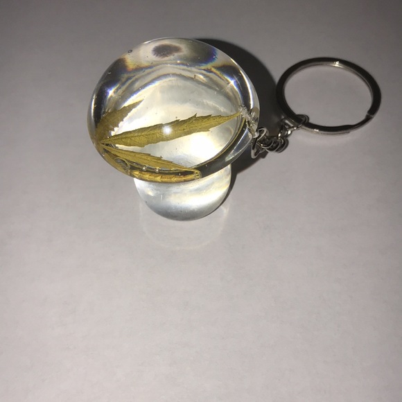 Mini Mushroom 🍄 Keychain with my favorite leaf 🍃 - Picture 2 of 5